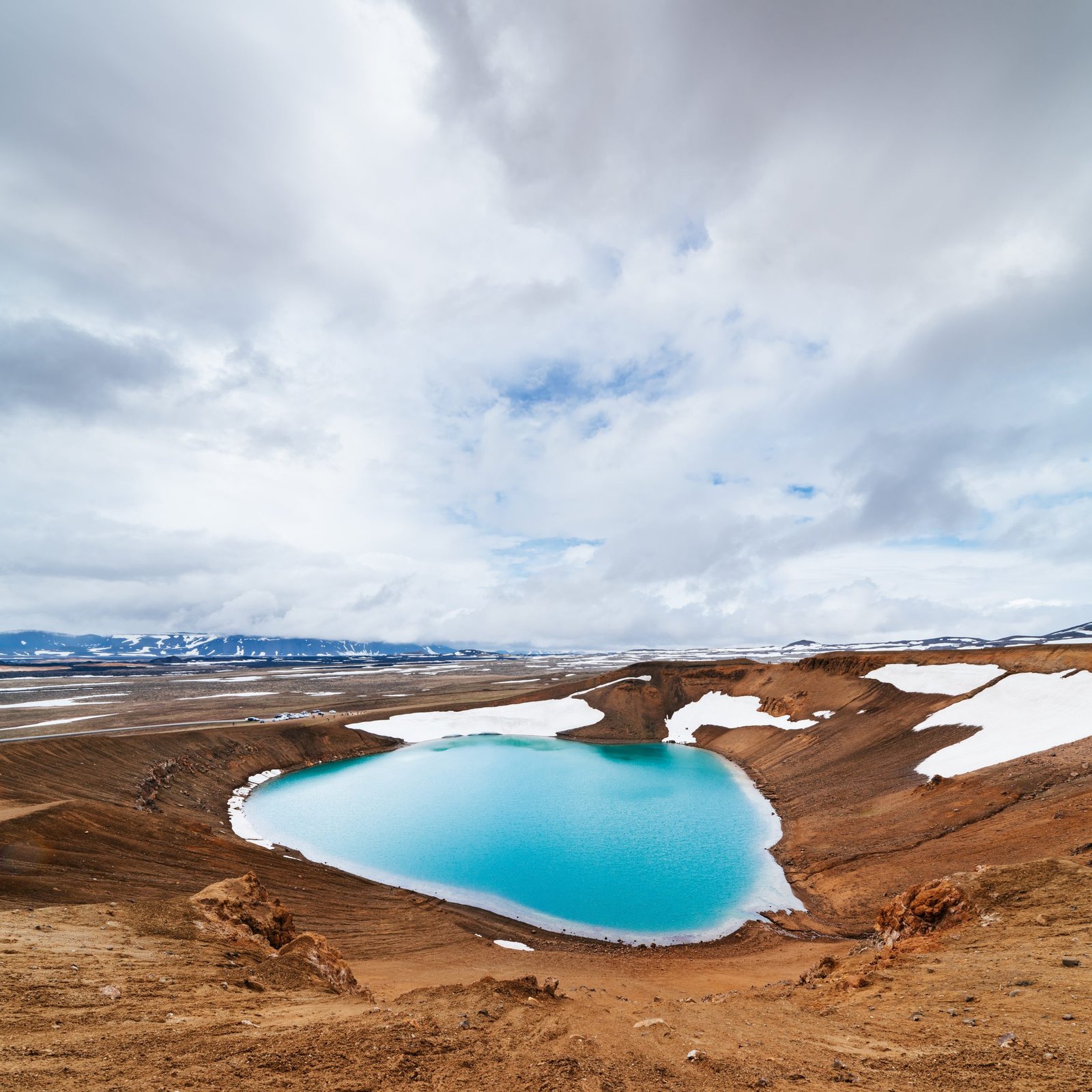 L'Islanda: una terra di ghiaccio e fuoco, dove la natura selvaggia regna sovrana. Un luogo perfetto per un viaggio di nozze indimenticabile, all'insegna dell'avventura e del romanticismo.
